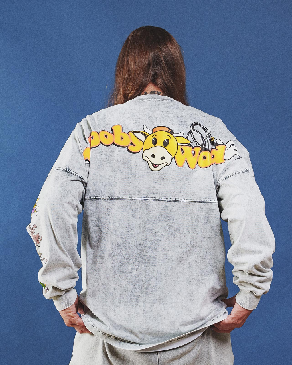 "Mooby World" - KEVIN SMITH × SPIRIT JERSEY® SUPIMA CUELLO REDONDO 