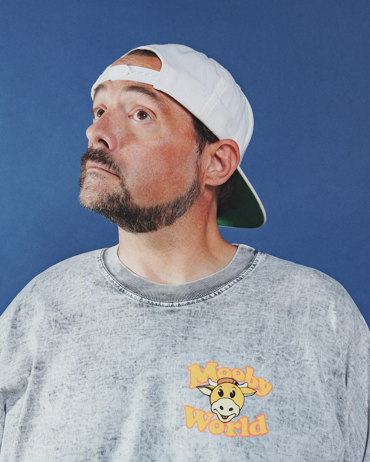 "Mooby World" - KEVIN SMITH × SPIRIT JERSEY® SUPIMA CUELLO REDONDO 